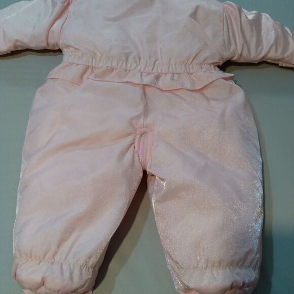 BABY B'GOSH brand. Beautiful baby snowsuit. Size 6 months. - Picture 3 of 4